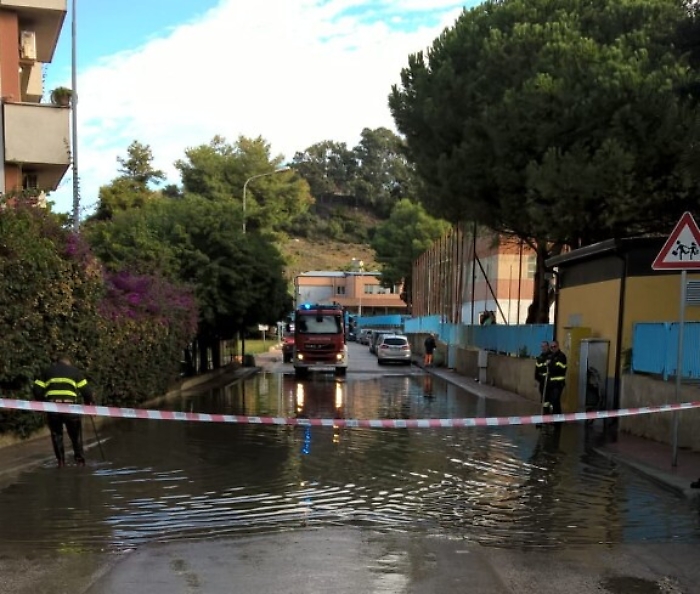 Gela, ad ogni pioggia allagamenti e disagi alla scuola Verga 