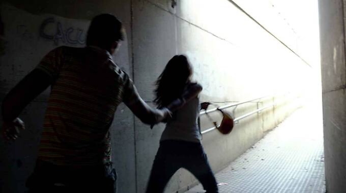 Tentano di rapire una ragazza, fermati nell'Ennese due rumeni residenti a Catania