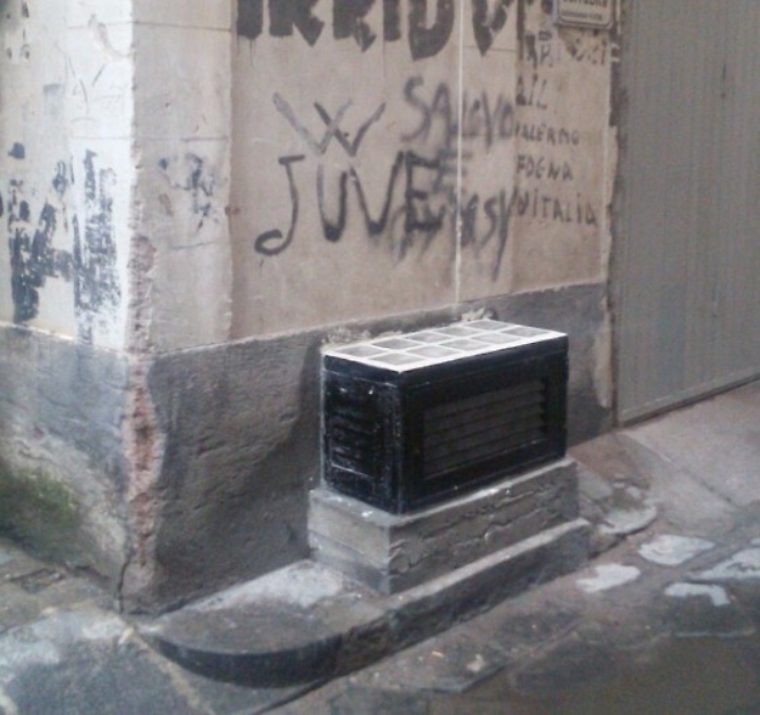 Catania, in via Faraone una singolare occupazione abusiva di suolo pubblico