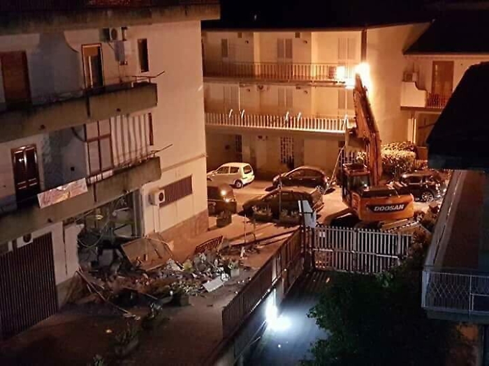 La banda dell'escavatore non si ferma pi&ugrave;: assalto a Camporotondo Etneo