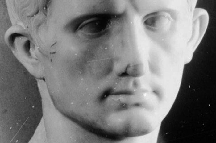 Dai musei di tutto il mondo alla polvere del magazzino del Paolo Orsi: la vicenda della testa dell'imperatore Ottaviano Augusto