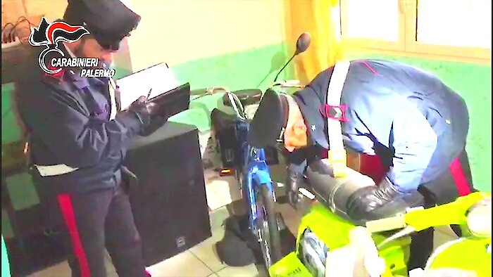 "Supermercato" di merce rubata allo Zen