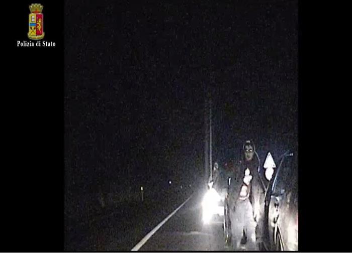 Comiso, folle fuga ad alta velocit&agrave;, la Polizia costretta a sparare in aria per fermarlo