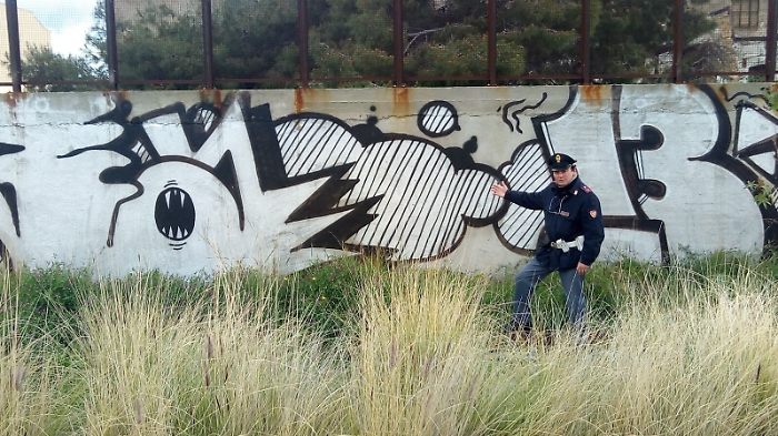 Palermo, denunciati due writers che disegnavano su un muro della stazione