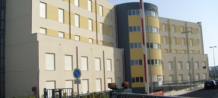 Ex indagato "Exit Poll" inveisce contro medici e infermieri in ospedale a Vittoria