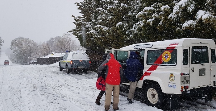 Con auto senza catene, restano bloccati sull'Etna: salvati