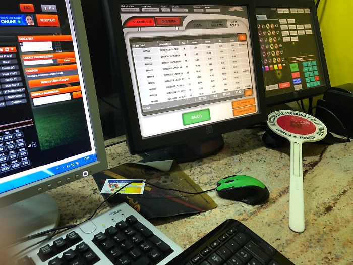 Catania, sequestrata una sala scommesse abusiva a San Cristoforo