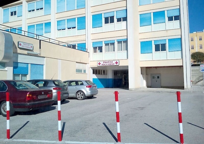 Augusta, lite al pronto soccorso tra una donna e la sua ex suocera e l'ex marito chiama i carabinieri