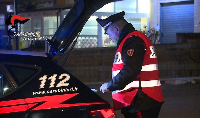 Favara, scende dall'auto e accoltella un uomo a caso