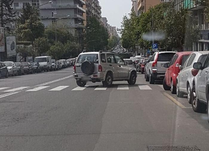 Catania, incredibile parcheggio "libero" in viale Vittorio Veneto