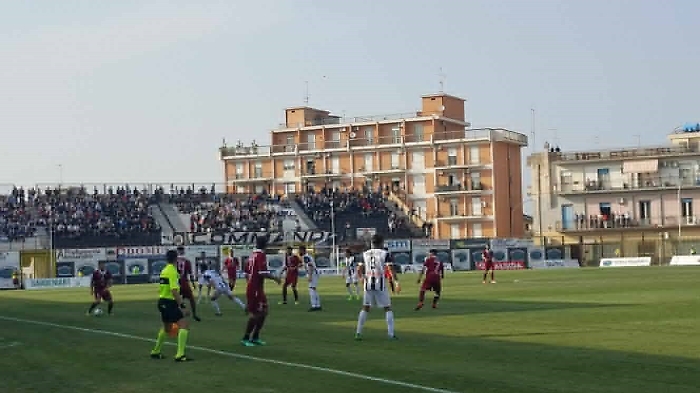 Serie C, la Leonzio pareggia con la Reggina e resta agganciata al treno play off