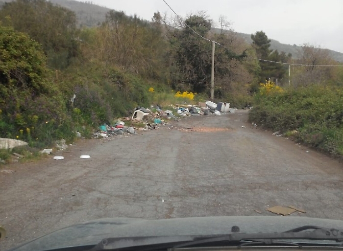 La raccolta differenziata a Trecastagni: citt&agrave; pulita e Parco dell'Etna vergognoso