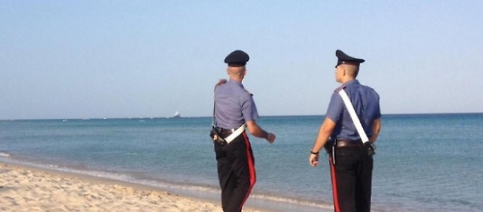 Sciacca, tenta di violentare due ragazze in spiaggia: fermato romeno