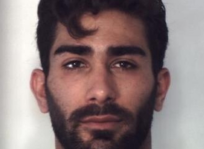 Catania, spacciatore picchia cliente e rapina la sua ragazza