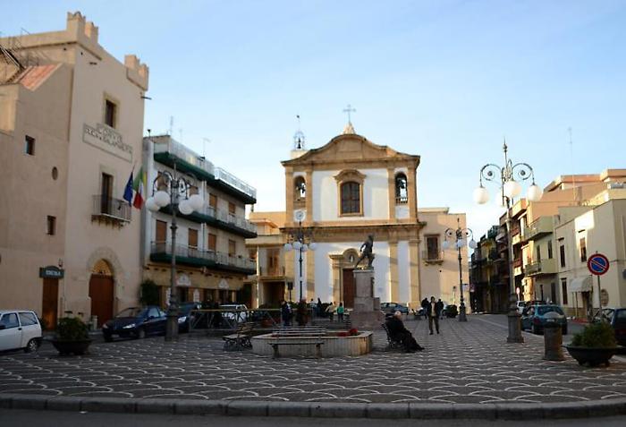 Comunali Casteldaccia, votanti portati ai seggi con auto: scatta indagine