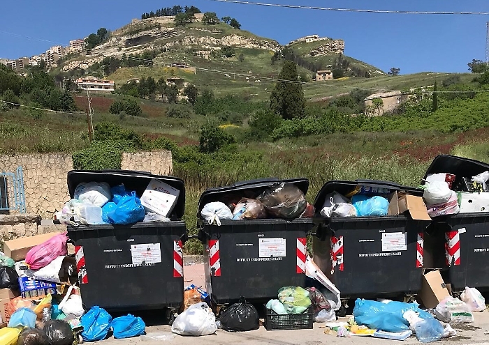 Rifiuti all'estero, la Regione ai Comuni: &laquo;Bandi entro il 30 o sar&agrave; commissariamento&raquo; 