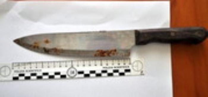 Tenta di accoltellare la moglie, 36enne arrestato ad Acireale 