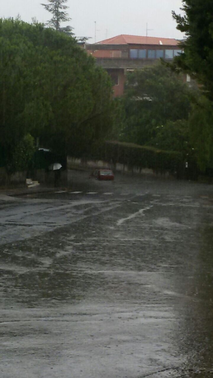 Tremestieri Etneo,  maltempo: strade allagate e intransitabili in zona Canalicchio