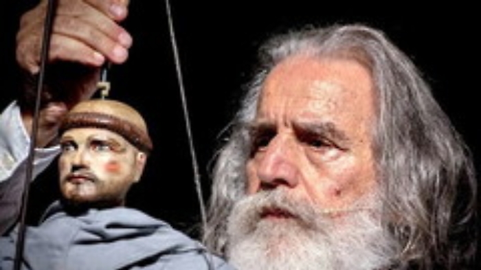 Mimmo Cuticchio porta pupo Francesco dal Papa per tornare con un messaggio di pace