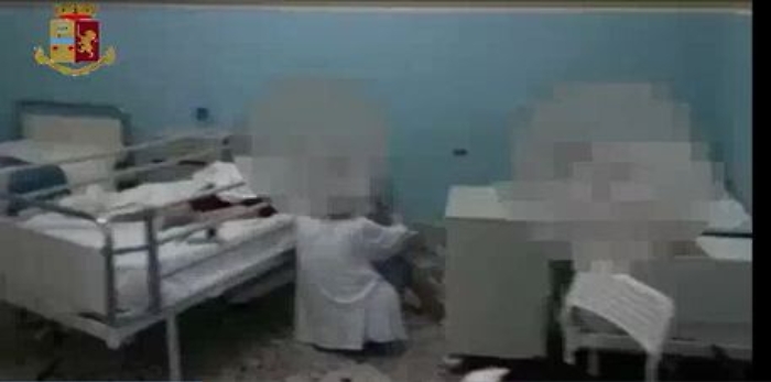 Casa riposo lager a Vittoria, anziane chiuse in stanza: arrestato titolare