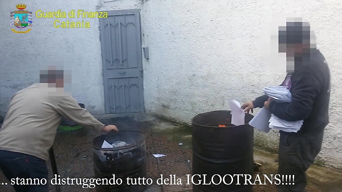 Fatture false e registri bruciati per evadere fisco: "salta" sistema trasporti Reitano