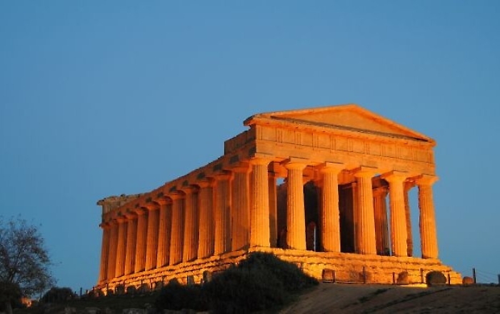 Visite teatralizzate all'alba alla Valle dei Tempi con granite e brioches