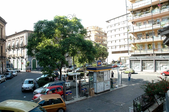 "Pizzo" per parcheggiare l'auto, marocchino arrestato a Catania