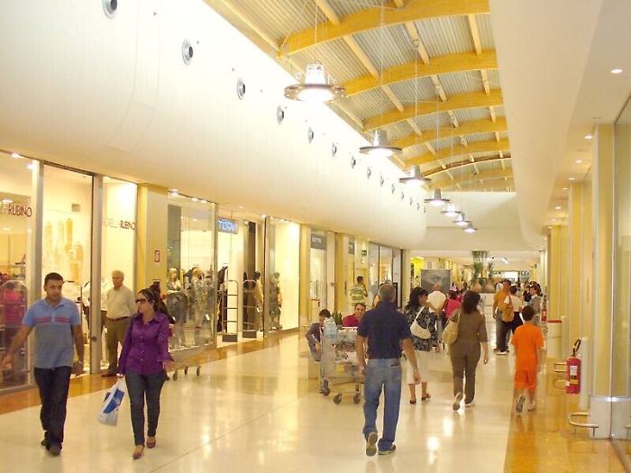 Catania, centri commerciali chiusia Ferragosto: &laquo;Andiamo al mare!&raquo;