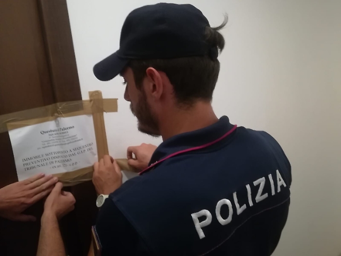 Palermo, "luci rosse" in condominio La polizia sequestra appartamento