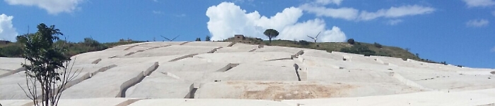 Gibellina: panorama del Cretto di Burri deturpato dalle pale eoliche