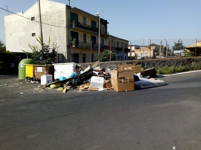 Catania, San Giovanni Galermo: da cinque giorni non si raccoglie l'immondizia