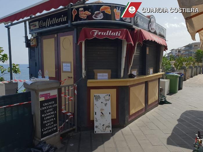 Acicastello, sequestrato il chiosco della &ldquo;movida&rdquo;: era abusivo