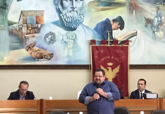 Messinese primo sindaco sfiduciato nella storia di Gela: approvata mozione