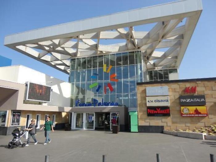 Guardia giurata picchiata da nigeriano che chiedeva soldi in un parcheggio 