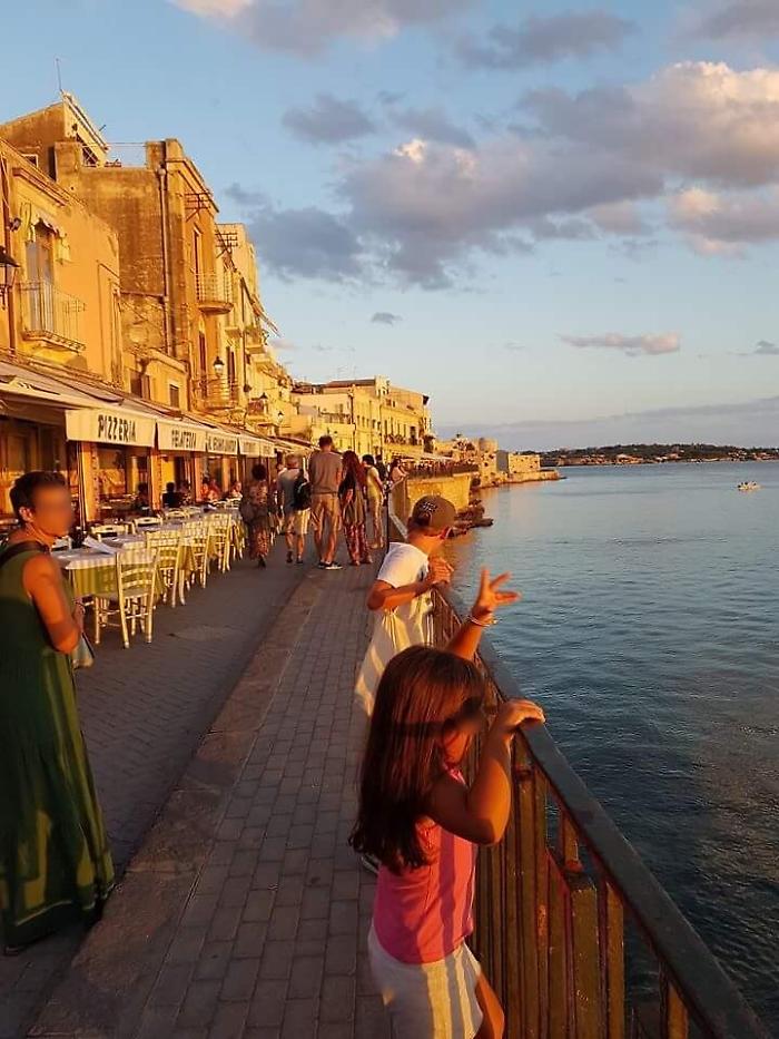 Siracusa, Ortigia:  lungomare Alfeo al calar del sole 