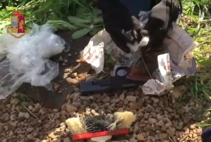 Arsenale sotterrato in villa di ex Pip arrestato con moglie e figlio