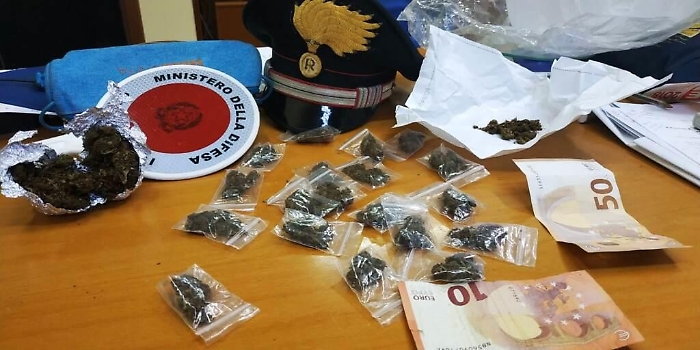 Riposto, studente del Nautico spacciava droga ai coetanei: arrestato