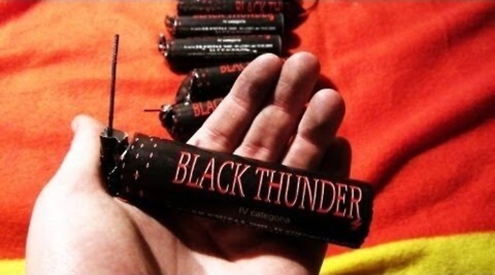 Alla partita con un &ldquo;Black Thunder" nascosto nel reggiseno: tifosa arrestata a Catania