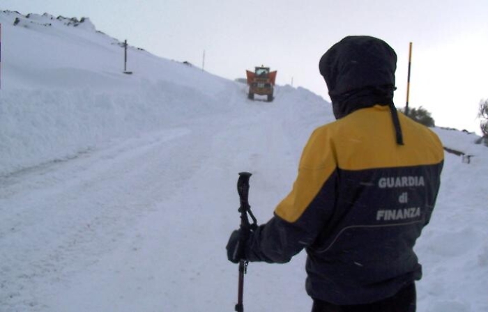 Etna, scivola sul ghiaccio a quota 2800, soccorsa turista