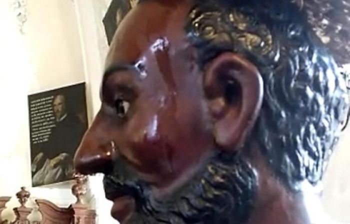Agira, la statua del santo &egrave; tornata a "lacrimare", folla in chiesa