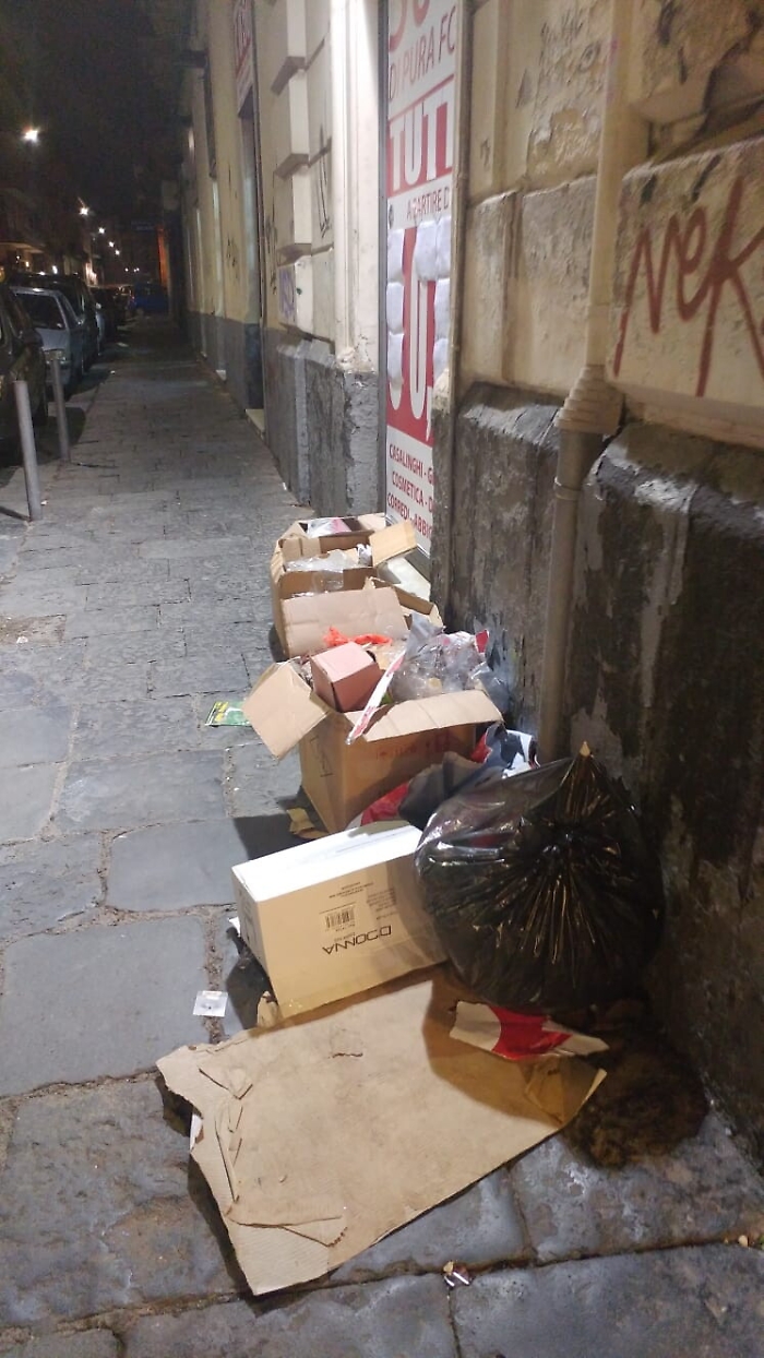 Catania: Via Gabriello Carnazza, incivilt&agrave; e nessun controllo