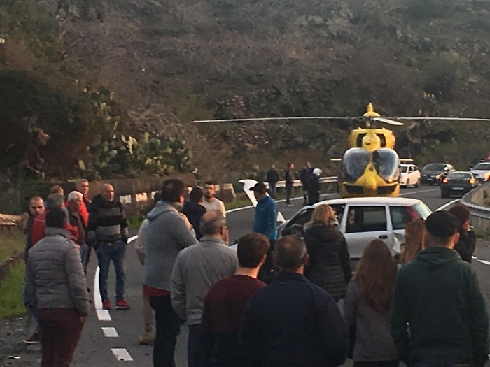 Auto contro muro sulla Bronte-Adrano: 22enne in gravi condizioni