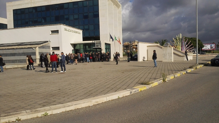 Gela, irruzione notturna in Tribunale