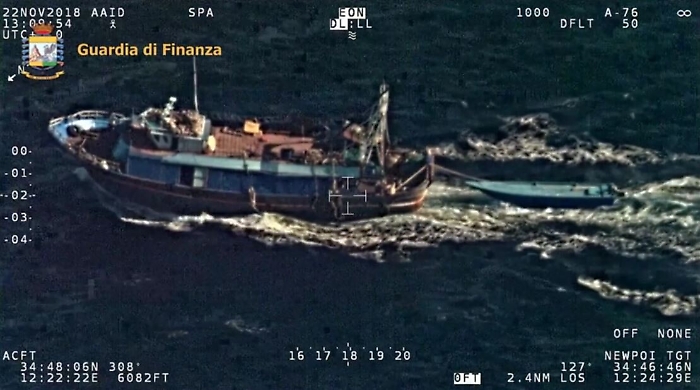 Fermato peschereccio "madre" ecco la nuova tecnica degli scafisti