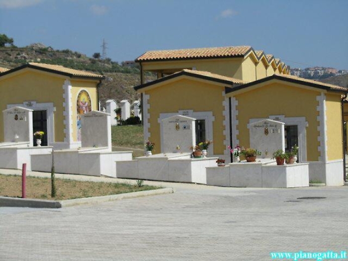Cimitero di Piano Gatta, raccolta firme per consentire il riavvio delle sepolture 