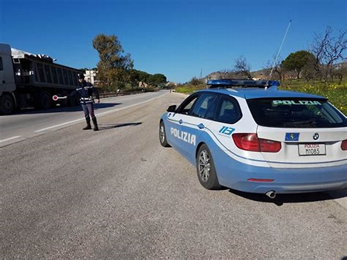 Trasporto animali vivi: Polstrada all'attacco