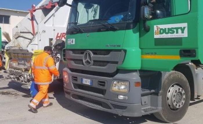 Extracomunitari e senzatetto operatori Dusty per due mesi