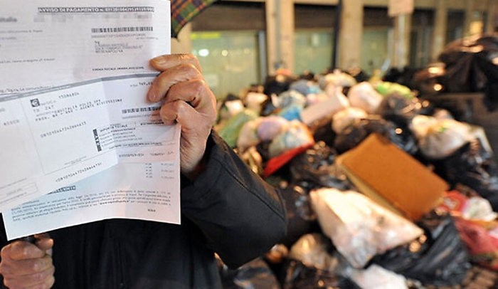 Catania: citt&agrave; invasa dai rifiuti, ma scatta l'aumento della Tari