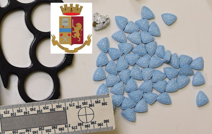 Caltanissetta: l'ecstasy nella stanza della nonna per evitare guai con la giustizia