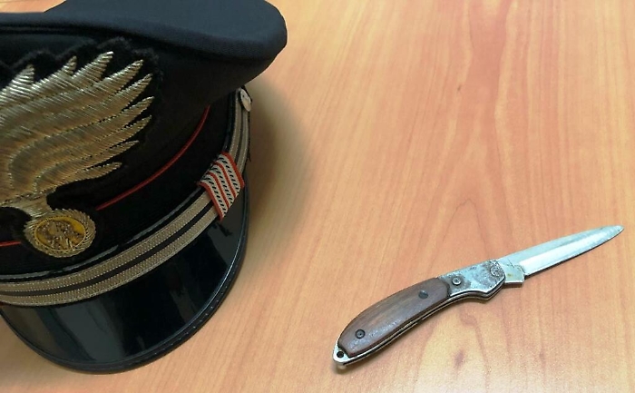 Patern&ograve;, al pronto soccorso con un coltello: &laquo;Non faccio la fila&raquo;